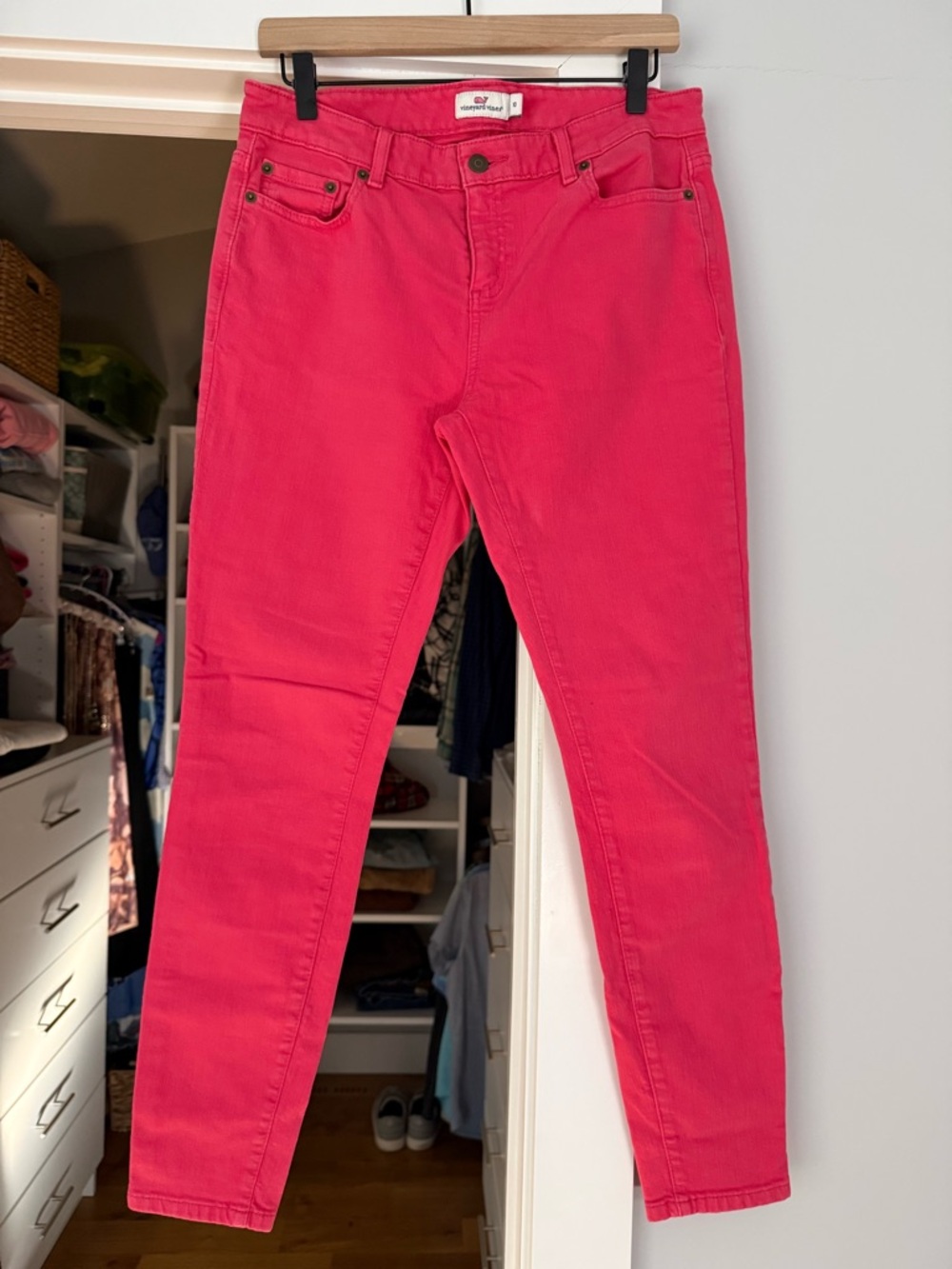 Vineyard Vines Women's Bright Pink/Coral Skinny Jeans fit like a 6 or 8